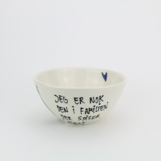 Stor skål - "Jeg er nok den der spiser mest........slik" - Værnhøj Keramik Citat Serie Galleri Værnhøj